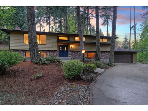 17931 S Edgewood Ln, Oregon City, OR, 97045-9210 | Card Image