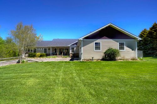 2567 N Evergreen Valley Rd, Suttons Bay, MI, 49682-9495 | Card Image