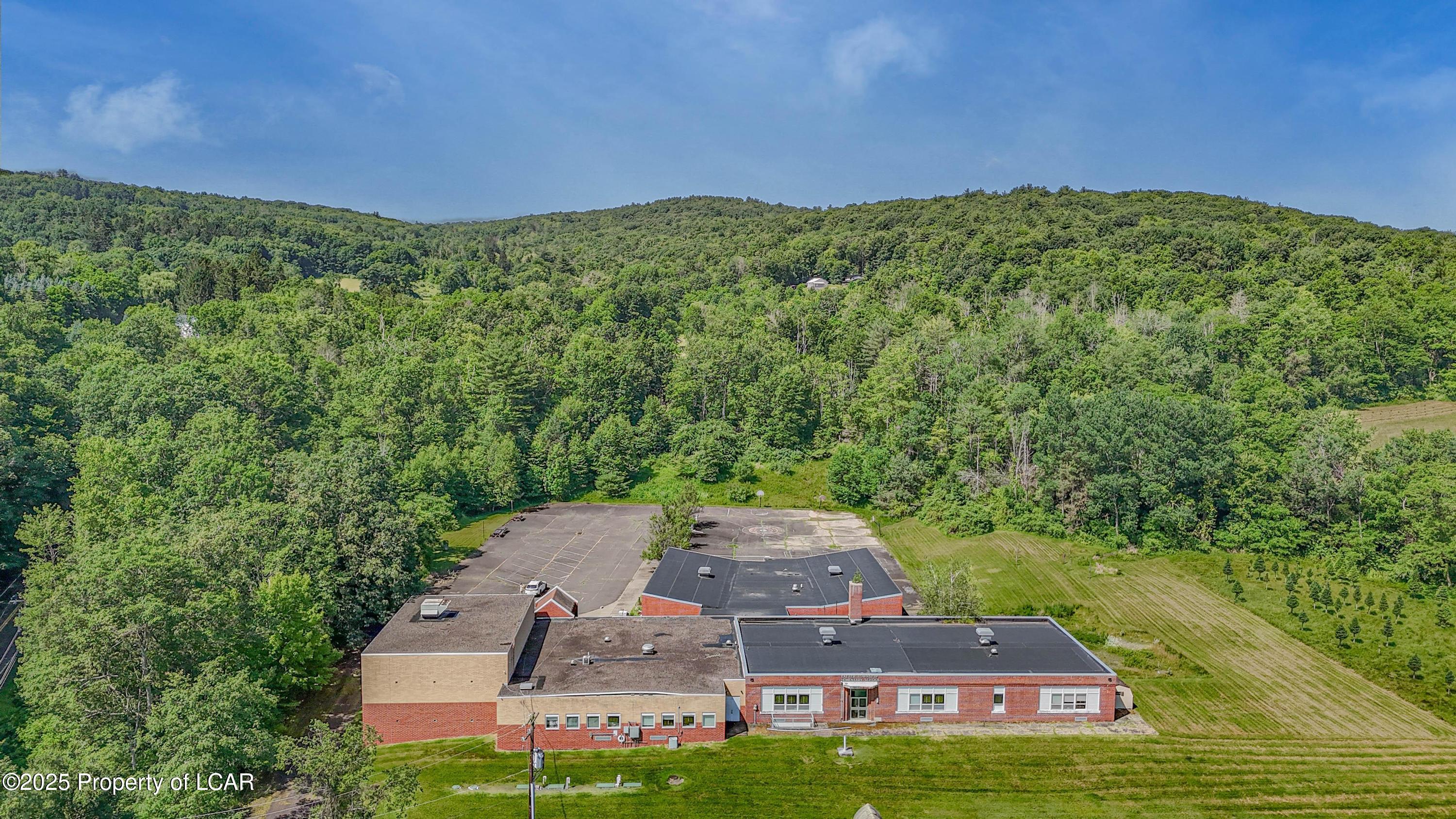 635 Sutton Creek Rd, Harding, PA