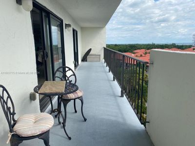 9E - 77 Crandon Blvd, Condo with 2 bedrooms, 2 bathrooms and null parking in Key Biscayne FL | Image 1