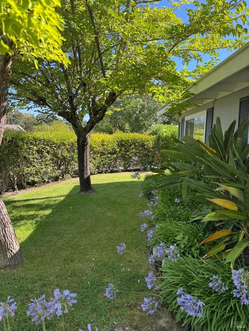 15533 Maplewood Dr, Sonoma, CA, 95476-3245 | Card Image