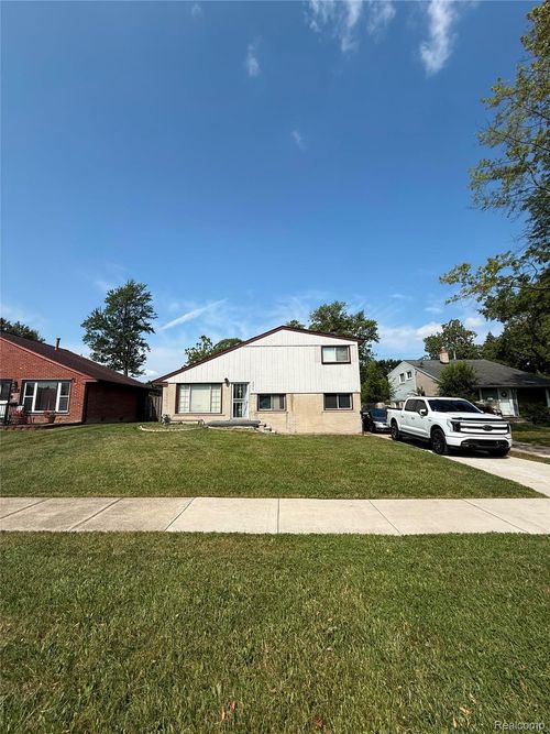 4556 Cleveland St, Wayne, MI, 48184-2251 | Card Image