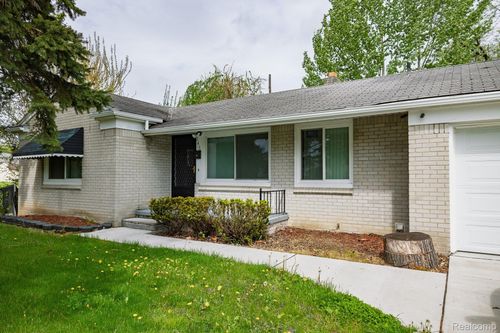 245 N Broadway St, Mount Clemens, MI, 48043-5844 | Card Image