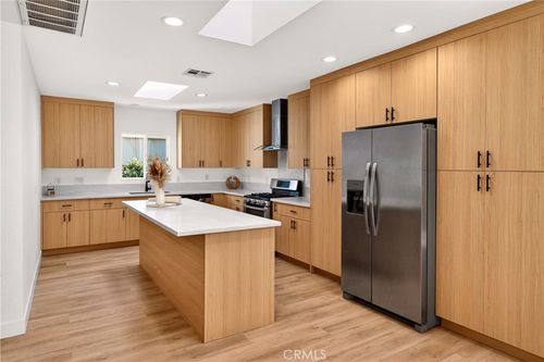 11814 Hesby St, Valley Village, CA, 91607-3208 | Card Image