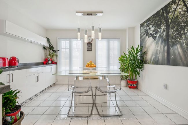 8 Louana Cres, Condo with 4 bedrooms, 4 bathrooms and 2 parking in Vaughan ON | Image 10