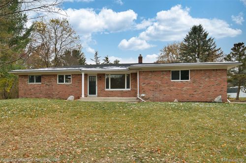 108 Menasha Trl, Lake Orion, MI, 48362-1224 | Card Image