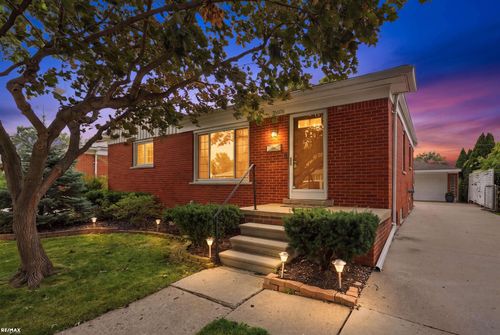 21606 Arrowhead St, Saint Clair Shores, MI, 48082-1219 | Card Image