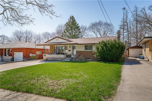 211 Dixon St, Kitchener, ON, N2G3E8 | Card Image