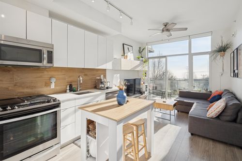 208-200 Nelson'S Cres, New Westminster, BC, V3L0H4 | Card Image
