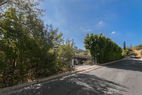 4700 Dunas Ln, Tarzana, CA, 91356-4604 | Card Image