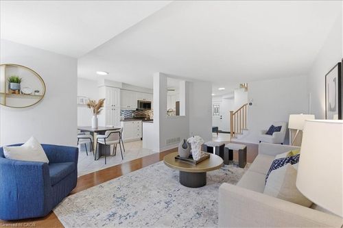 32 Laughland Lane, Guelph, ON, N1L0C9 | Card Image