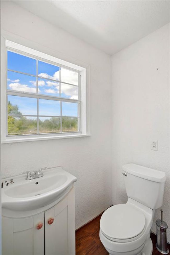 127 Metzwright Dr, House other with 4 bedrooms, 2 bathrooms and null parking in Anahuac TX | Image 17