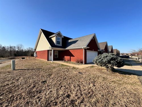 140 Twin Lakes Dr, Vine Grove, KY, 40175-8412 | Card Image