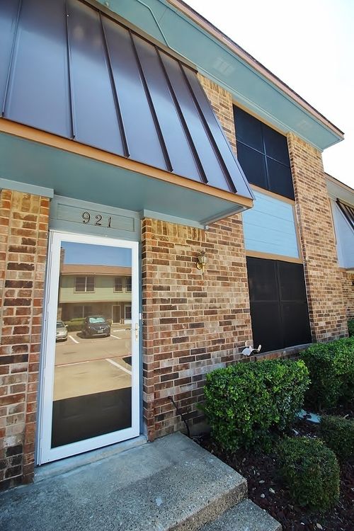 921 Cedar Ter, Cedar Hill, TX, 75104-7907 | Card Image