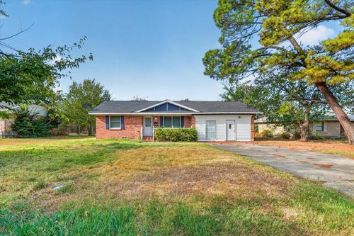 821 Circle Dr, Terrell, TX, 75160-5007 | Card Image