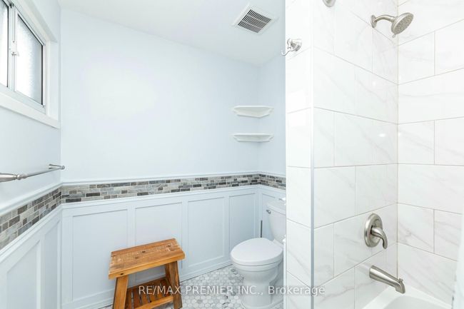 43 - 21a Thistle Down Blvd, Condo with 3 bedrooms, 3 bathrooms and 1 parking in Toronto ON | Image 37