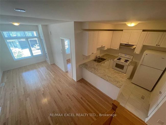 29 Vantage Loop, House attached with 3 bedrooms, 3 bathrooms and 2 parking in Newmarket ON | Image 6