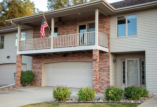 407 8th Ave Sw, Waverly, IA, 50677-3709 | Card Image