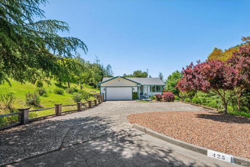 425 Oak Point Pl, Santa Rosa, CA, 95409-6319 | Card Image