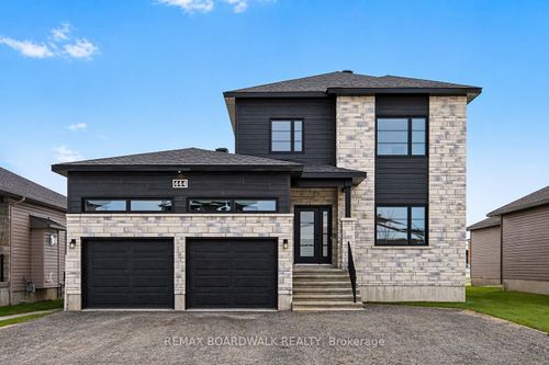 444 Aurora St, Russell, ON, K4R0L3 | Card Image