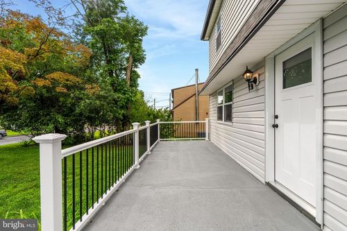 200 Maple St, WARMINSTER, PA, 18974-4622 | Card Image