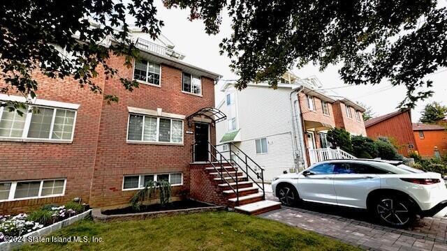 Forest Hill Rd, Staten Island, NY 10314