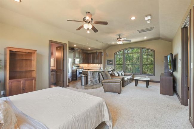 For guests, there is a private entrance to their own suite equipped with full kitchen, living, sleeping area, walk-in closet and spectacular views | Image 36