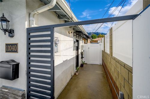 11040 Nassau Ave, Sunland, CA, 91040-2124 | Card Image