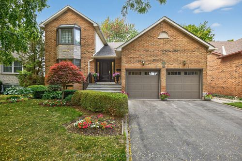 41 Murdock Ave, Aurora, ON, L4G5E7 | Card Image