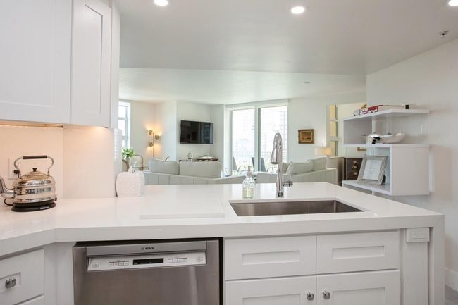 APT-604 - 403 S Sapodilla Ave, Condo with 3 bedrooms, 3 bathrooms and null parking in West Palm Beach FL | Image 8