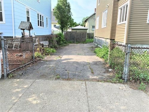 49 Thornton St, Quincy, MA, 02170-3413 | Card Image