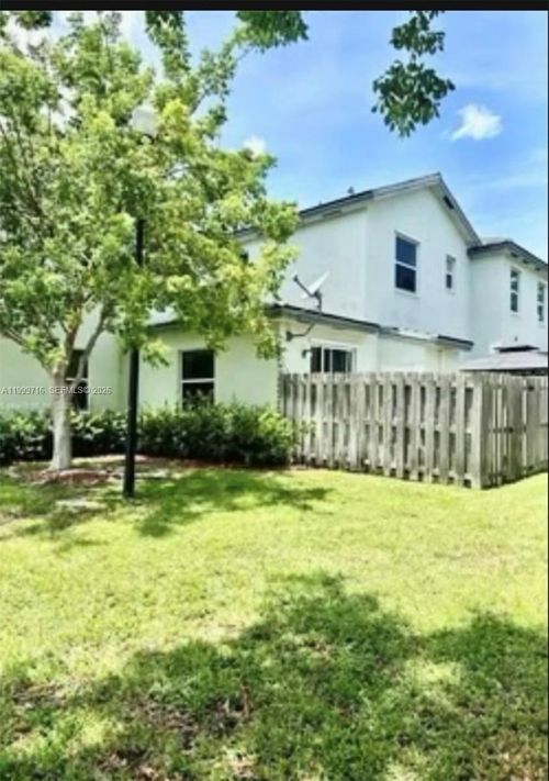 8-133 Se 28th Ter, Homestead, FL, 33033-7282 | Card Image