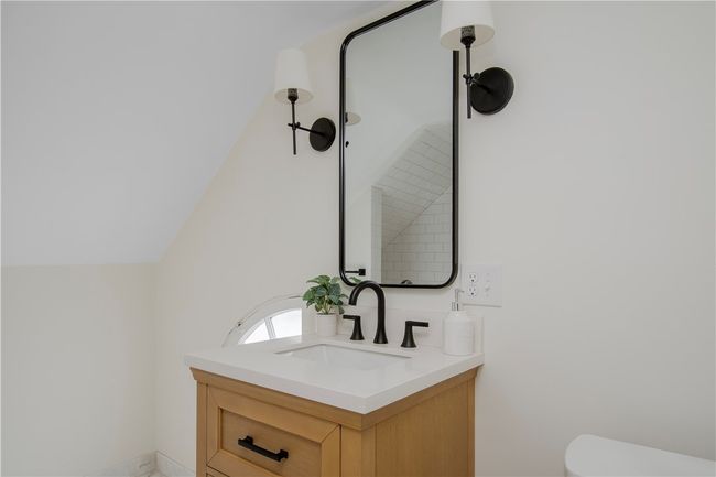175 Freeman Pkwy, House other with 5 bedrooms, 4 bathrooms and 5 parking in Providence RI | Image 43