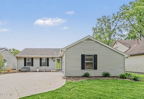 520 Bennington Dr, Maumee, OH, 43537-2702 | Card Image