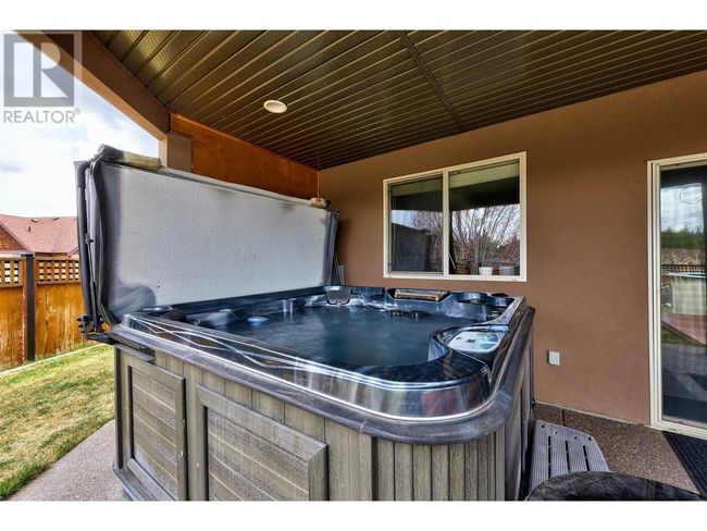 2022 Hugh Allan Dr, House other with 6 bedrooms, 3 bathrooms and 6 parking in Kamloops BC | Image 35