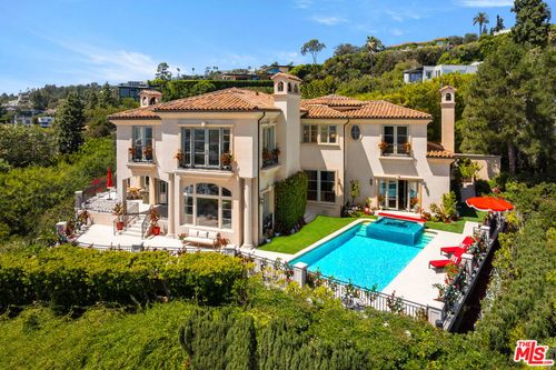 1260 St Ives Pl, Los Angeles, CA, 90069-1703 | Card Image