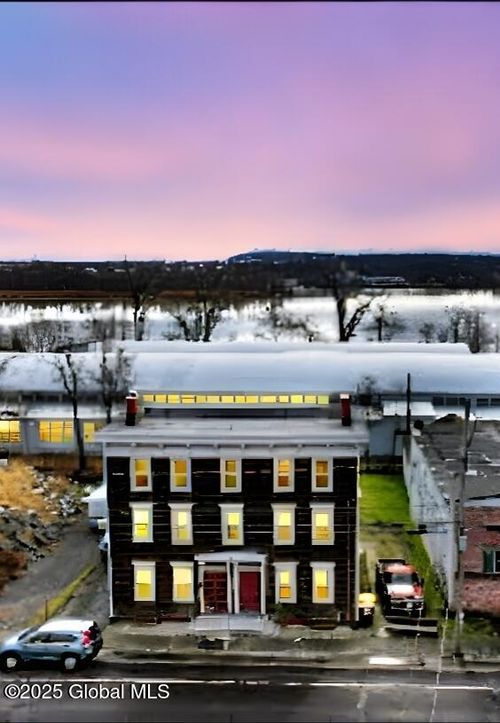 33-3133 S Washington St, Athens, NY, 12015-1421 | Card Image