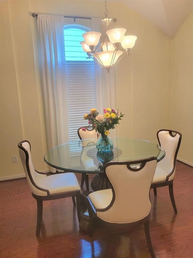 Formal dining room. | Image 5