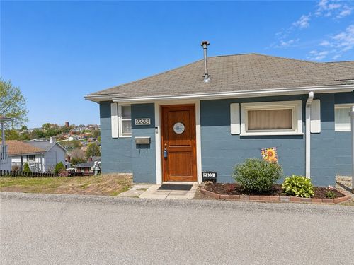 2333 Long St, Greensburg, PA, 15601-5527 | Card Image