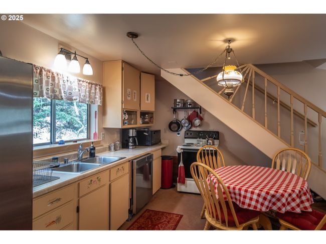 Guest Quarters | Image 44
