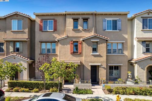 626 Moss Way, Hayward, CA, 94541-6293 | Card Image