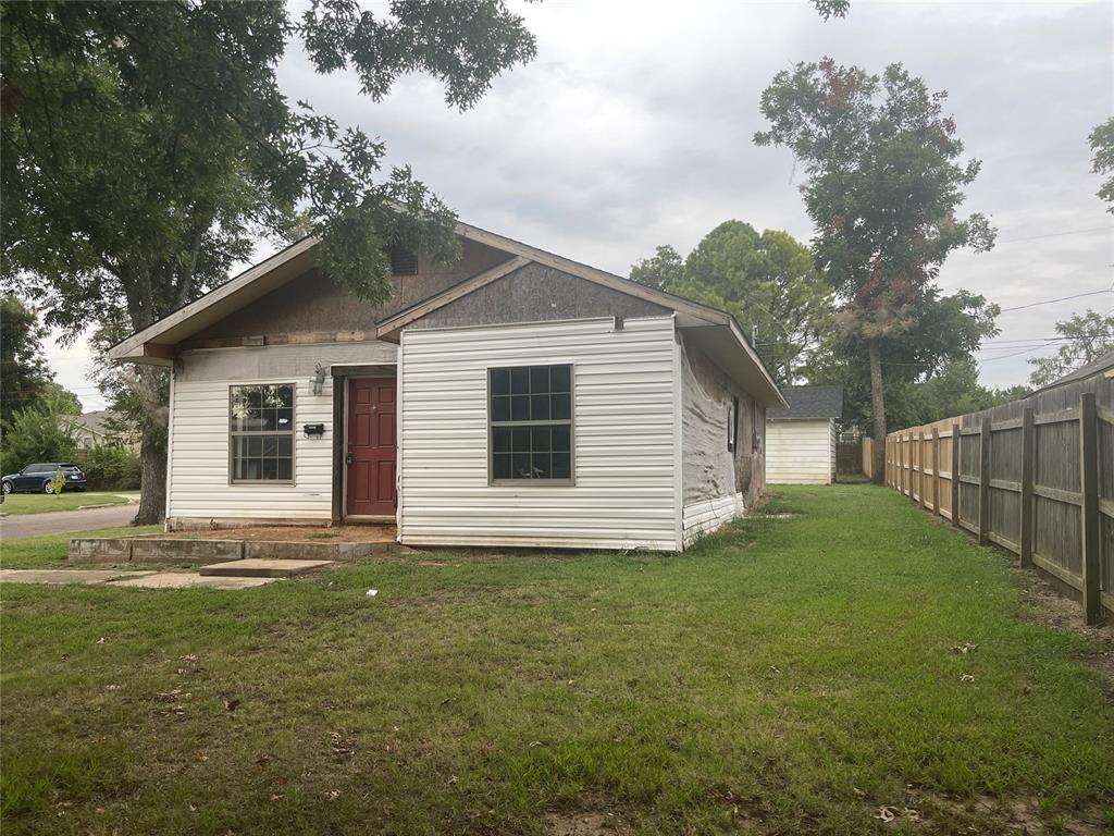 Market Ave, Shawnee, OK 74804