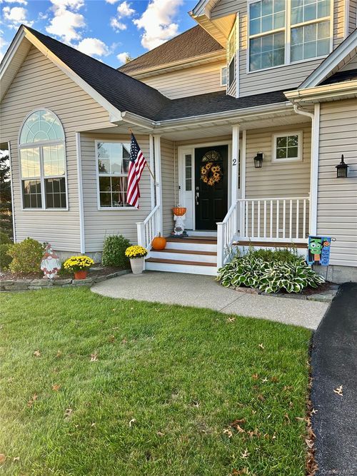 2 Corral Ln, Goshen, NY, 10924-1204 | Card Image