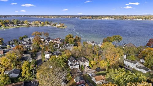 2136 Brock St, Keego Harbor, MI, 48320-1222 | Card Image