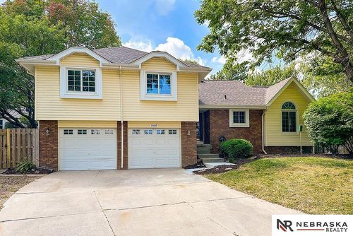 15439 Bemis Cir, Omaha, NE, 68154-3747 | Card Image