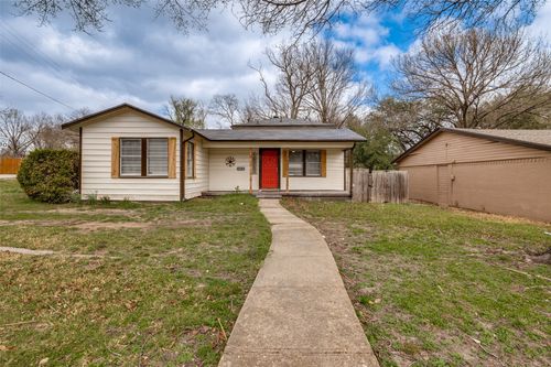421 W 8th St, Lancaster, TX, 75146-1581 | Card Image
