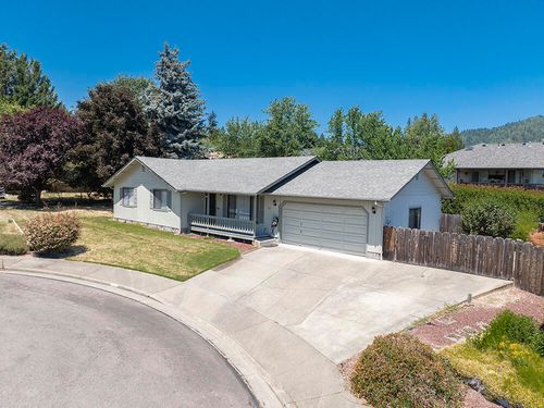 910 Nw Carol Dr, Grants Pass, OR, 97526-3352 | Card Image