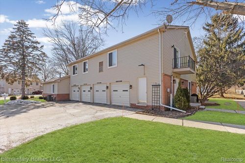 38181 Bradwood Ct, Harrison Township, MI, 48045-2601 | Card Image