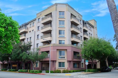 316-931 E Walnut St, Pasadena, CA, 91101-1518 | Card Image