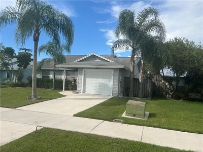 4265 Se Tamarind Street, House other with 2 bedrooms, 2 bathrooms and 1 parking in Stuart FL | Image 2